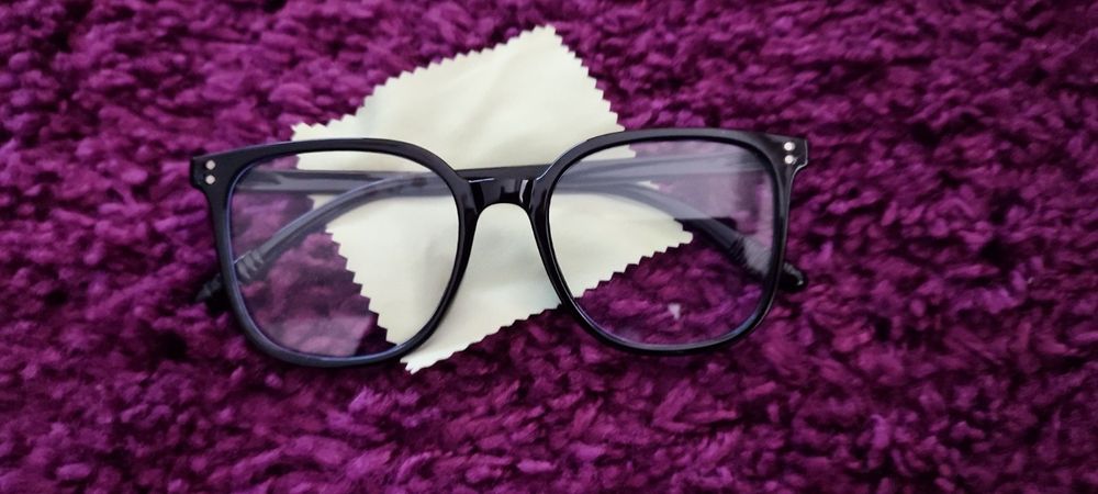 Очила без диоптър