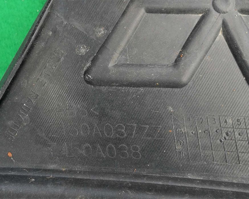 Радиаторна решетка за Mitsubishi Outlander 2007-2012 година. #002V.