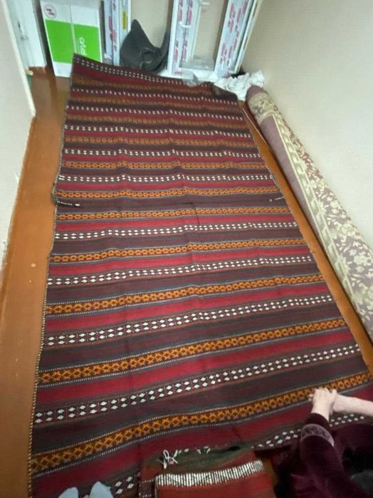 Qo‘lda to‘qilgan yangi 2x4.30 o‘lchamli 3 juft jun gilamlar sotiladi