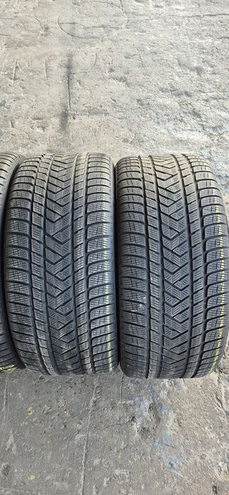 4 anvelope iarna Pirelli 295/40/21.Pretul este pe bucata.