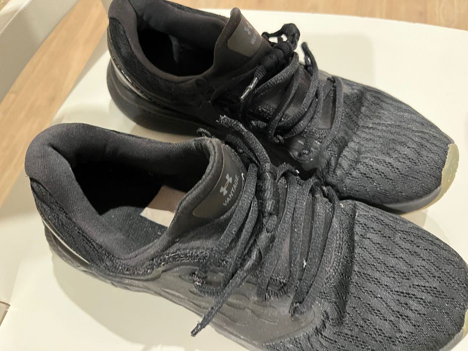 Маратонки UNDER ARMOUR -черни