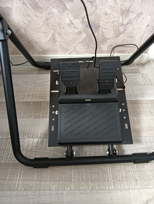 Vând volan gaming PlayStation sau PC model Hory Apex cu suport