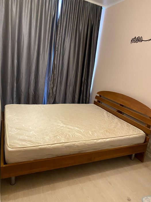Продам кровать с матрасом