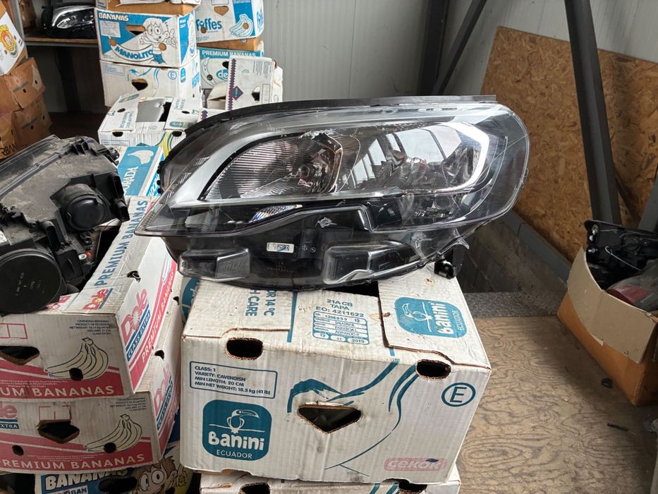 Ляв фар Peugeot Expert/ Пежо Експерт.