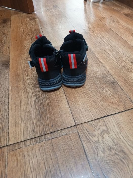 Кроссовки осенние детские