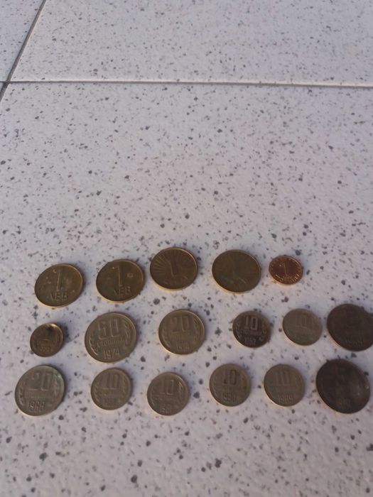 Продавам стари монети