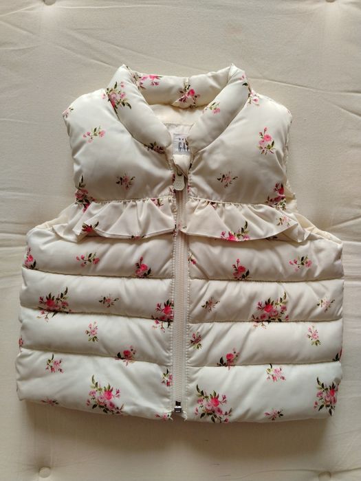 Жилетка малышке gap