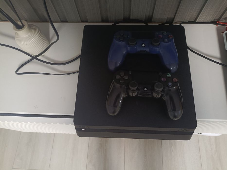 Sony playstation 4 slim с 2 джойстиками