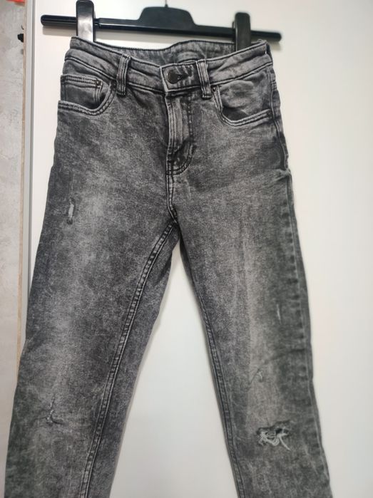 Дамски дънки на символични цени