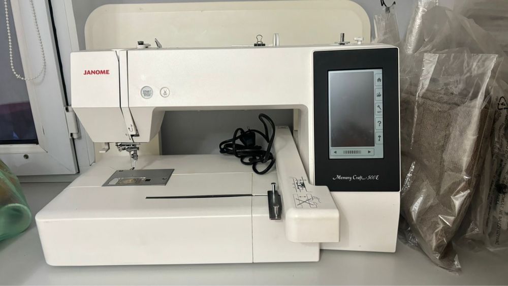 Продам вышивальную машину