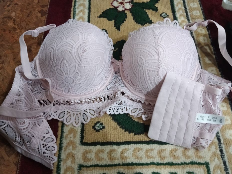 бюстгальтера 12 штук