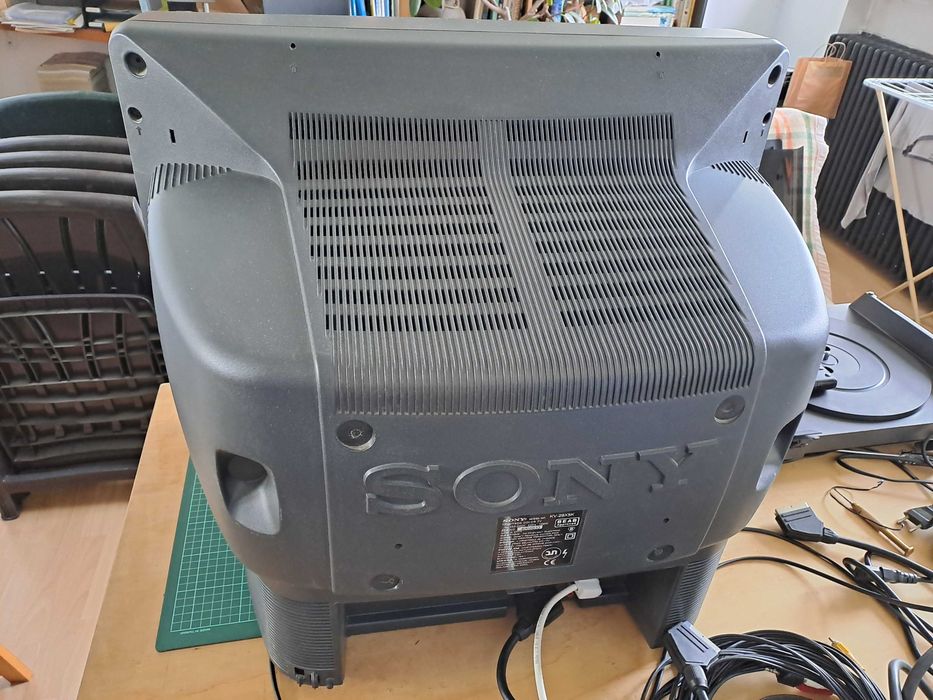 Televizor premium CRT Sony Trinitron KV-29X5K (Sasiu FE-1) , Ideal Gaming Retro / RGB SCART & Pasionati VHS, stare impecabil+telecomanda originala