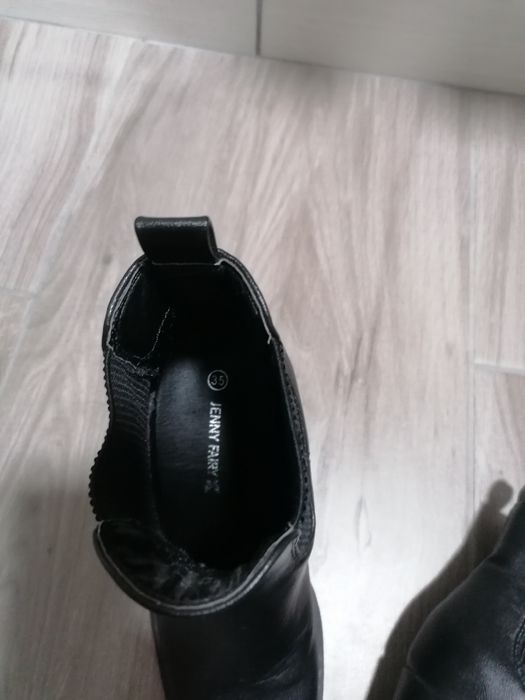 Botine  cu toc gros.