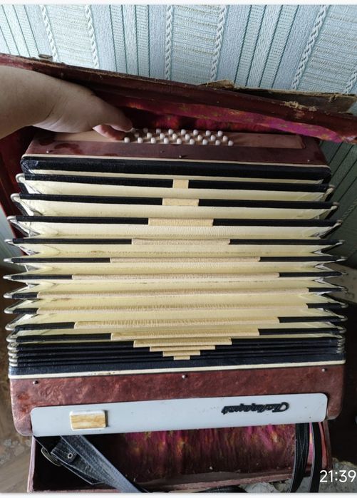 Продам музыкальный инструмент