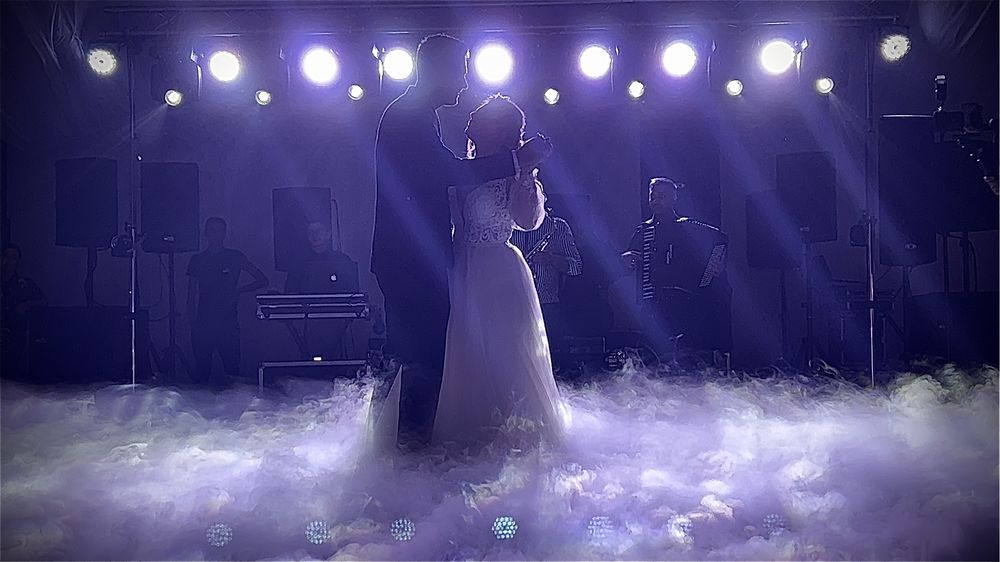 Dj-Mc,Scena,Ecran Led,Schela de Lumini,Sonorizare,PistoaleCO2 Band-uri