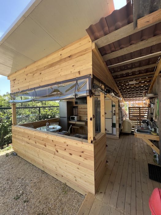 Продавам Каравана с престройка Веранда ПЛАТЕН НАЕМ ЗА 2026г.