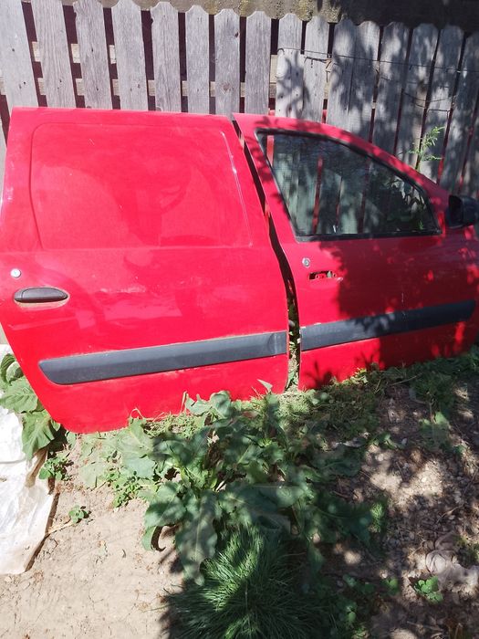 Vânzări piese auto  . Uși Logan van 350 toni bucata .