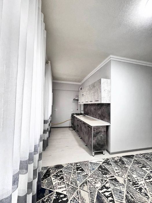 Яккасарой тумани Алишер Навои метро якинида янги қурилган уйда 2 хона