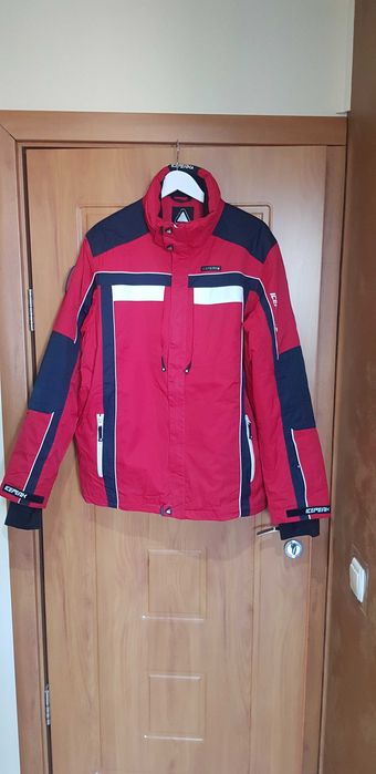Продавам ски яке и каска
