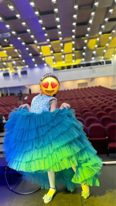 Продается шикарное детское платье