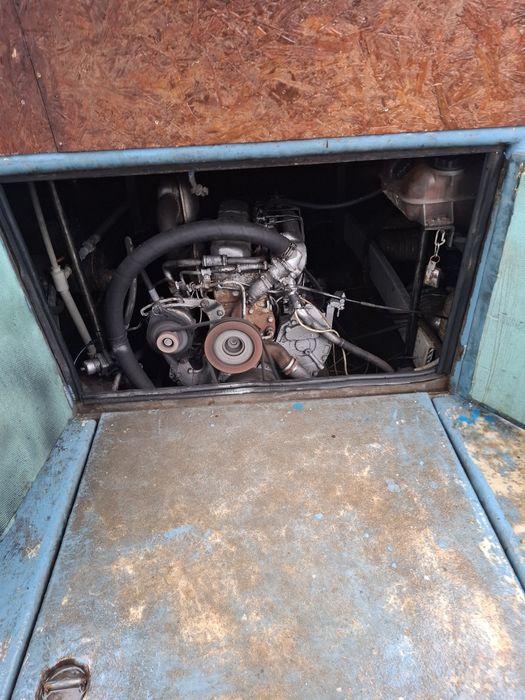 Лодка 9.8м  на  2.9м