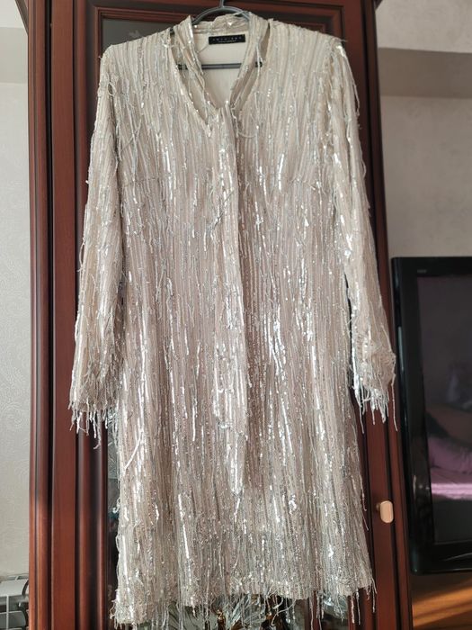 Платье на праздники.