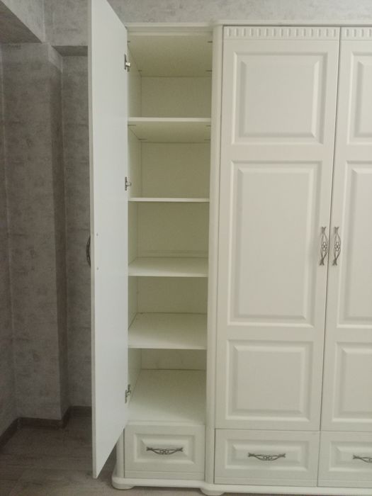 Шкаф белый спальня