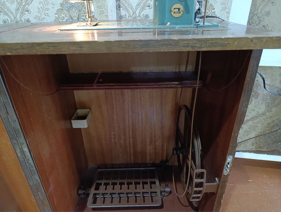 Продам швейную машину Lada 236.