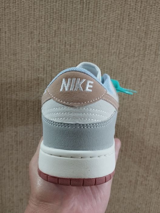 Кроссовки NIKE , новые 40 размер ,стелька 26 см