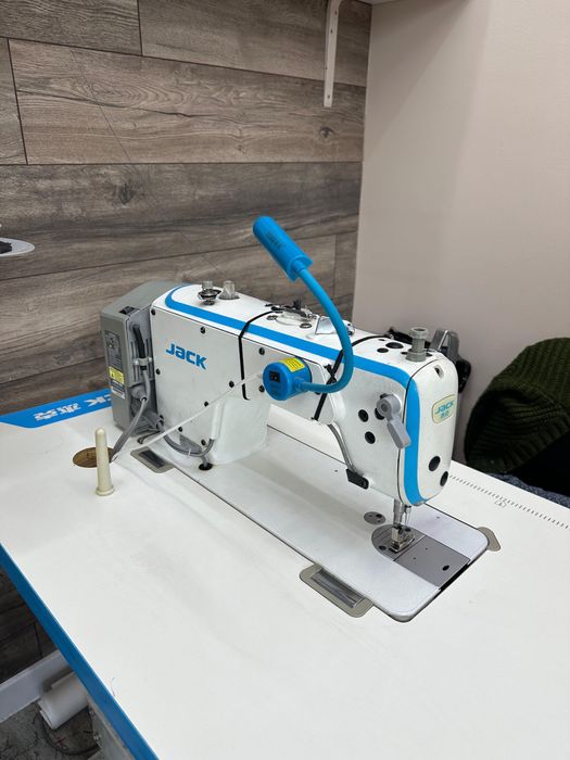Продам швейную машинку JACK 4