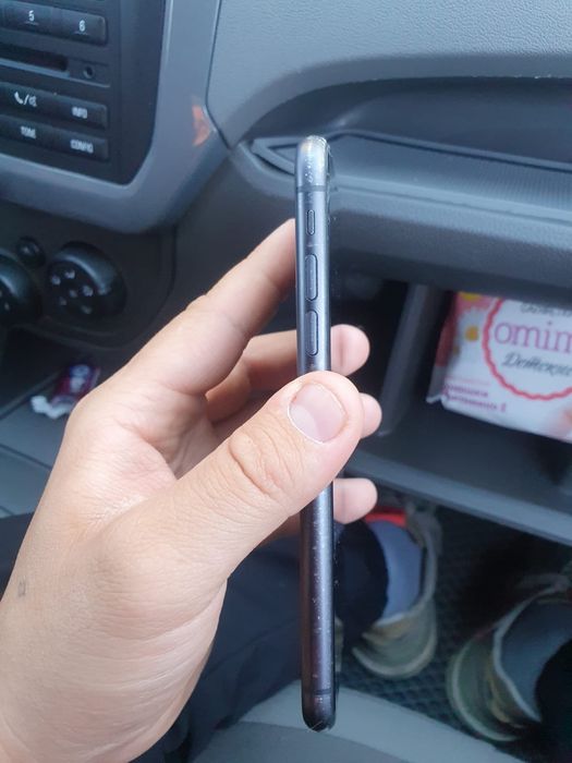 iPhone 11 продам