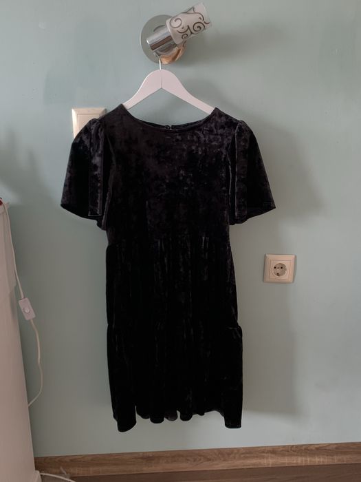 Черна рокля Sinsay XS