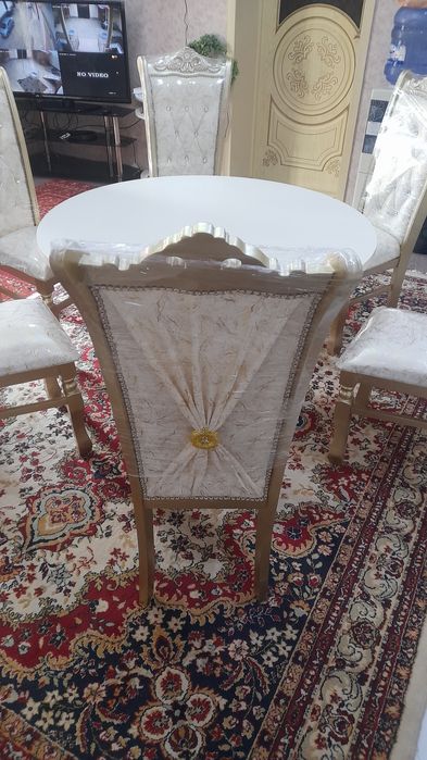 Акция.  Срочно продаются новый стол стулья.