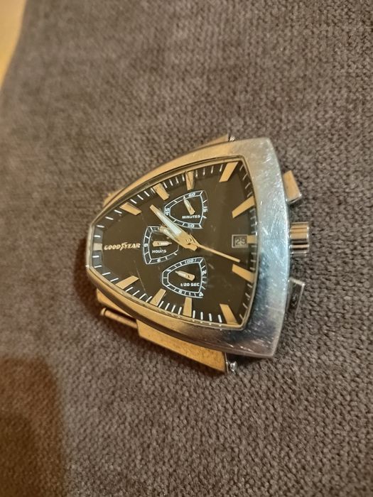 Мъжки часовник GOOD YEAR -кварцов механизъм 42лв