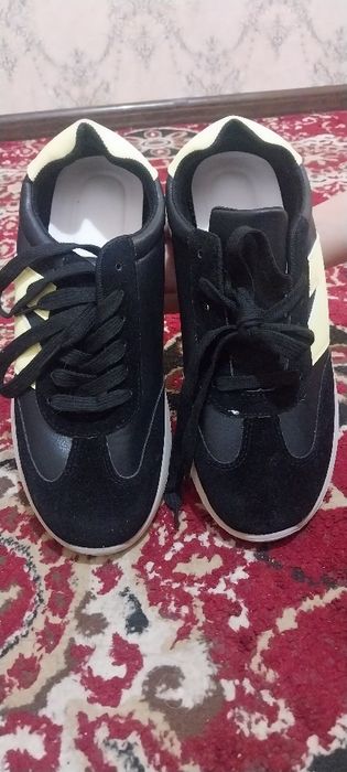 новые кроссовки 41-42 размер