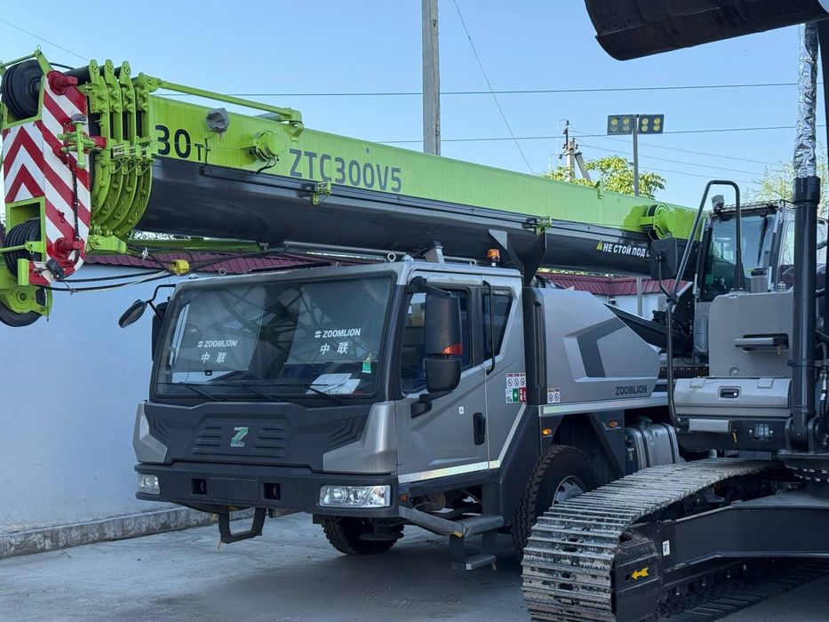Автокран Zoomlion ZTC300V552T (30 тонна)