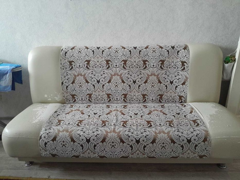 Продам диван 30000,  кресла 2 шт  по 15000 за шт, кресло раскладное .