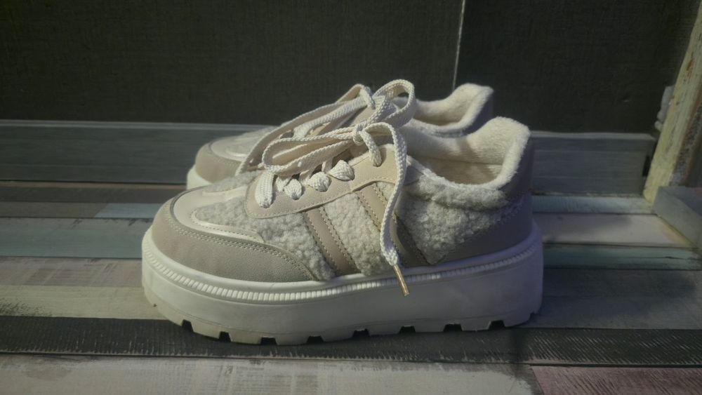 Дамски бежови маратонки с мека подплата