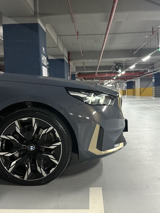 bmw i5 full LUXURY