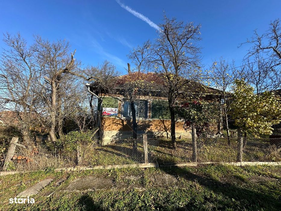 GOSPODARIE - liniste - natura - DE VANZARE