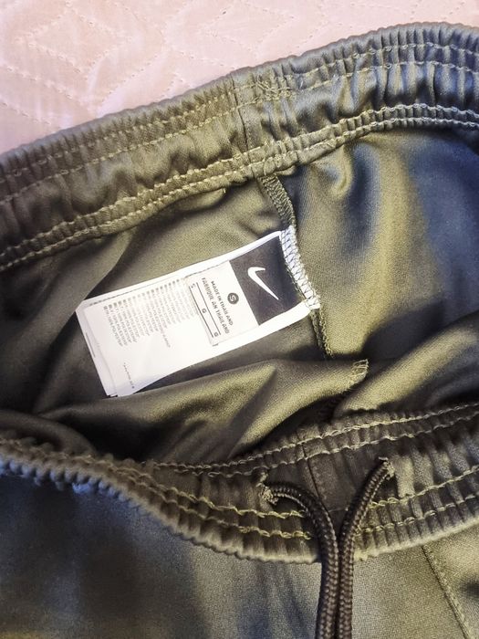 Продам спортивный костюм