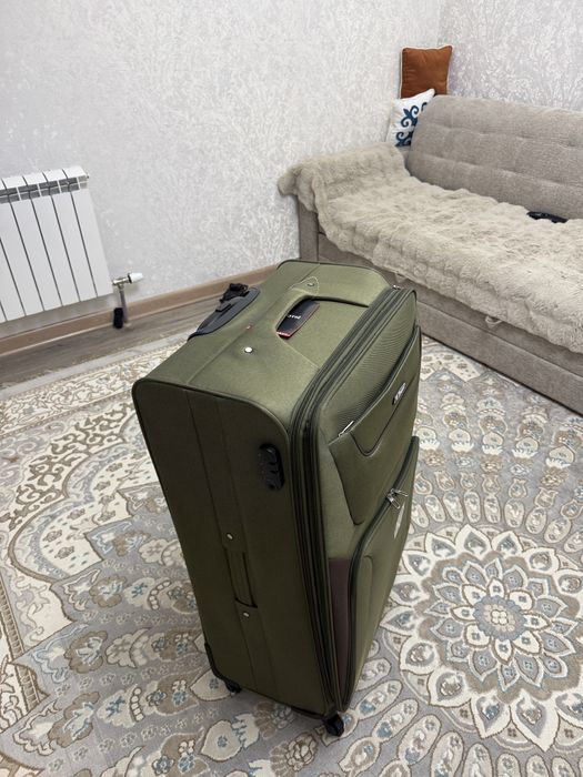 Продам новый чемодан