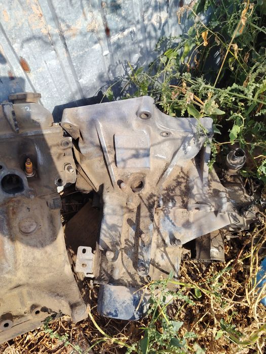 На Мазду 323 есть запчасти