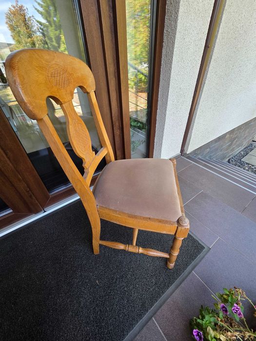 Vând set scaune (4) din lemn masiv (stejar) – stare buna