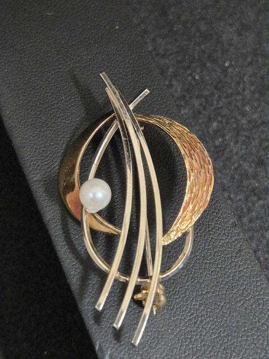 Златна брошка с естествена перла - 4.84гр