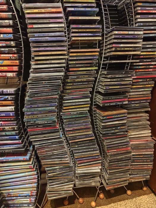 Продам полку под диски