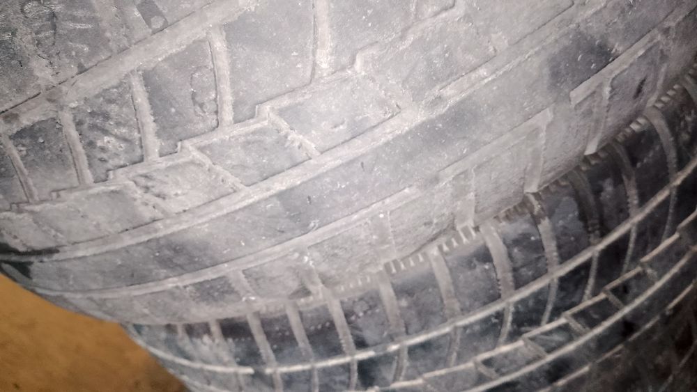 Зимний шины балоны б/у  пишите на ватсап