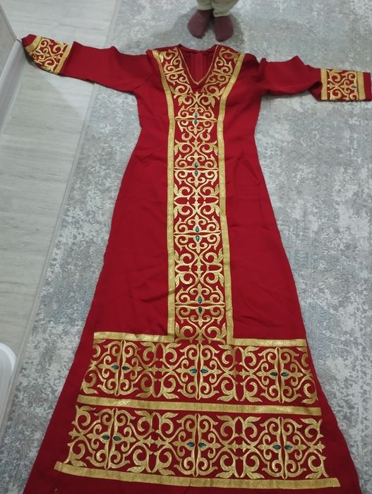 Көйлек сатылады, бир киген  М размер