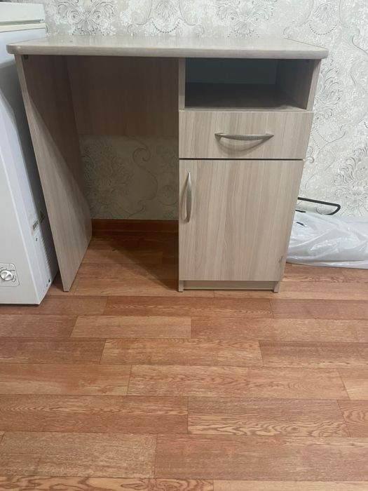 Аподам стол ученический не дорого из лдсп