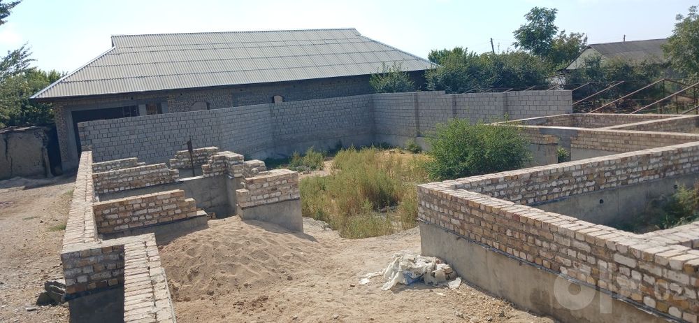 Uy joy Sotiladi Xatirchi metkolij yonida